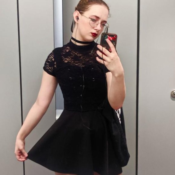 Meet your Posher, Elizabeth - Picture 4 of 4